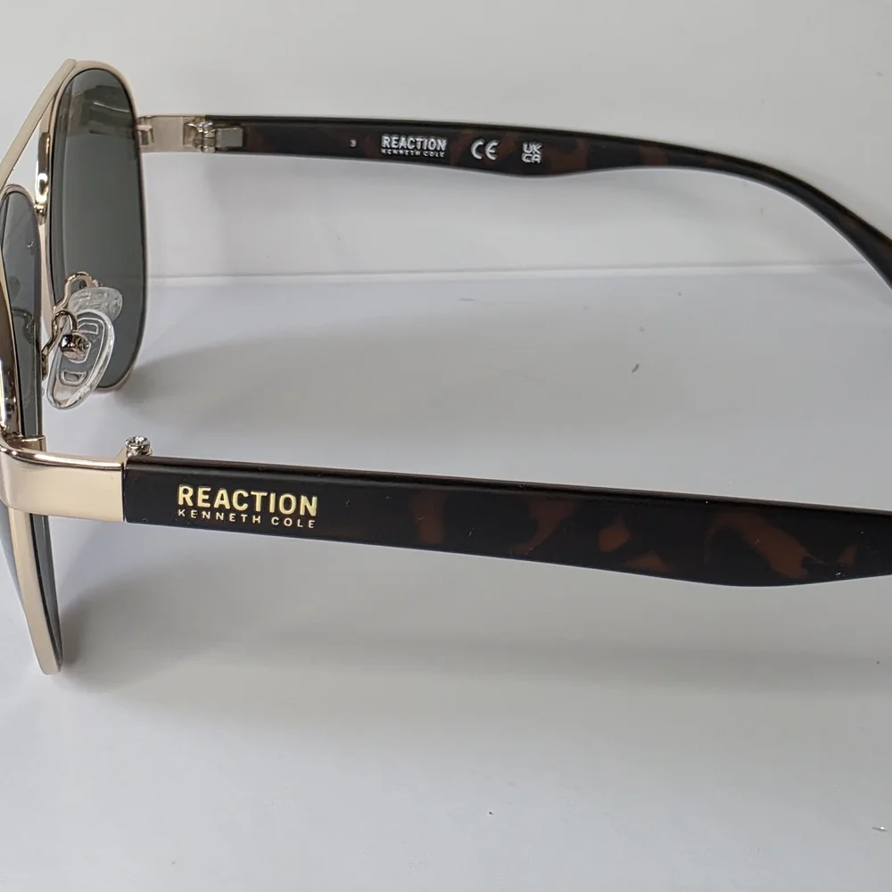 NEW Kenneth Cole Reaction Aviator Sunglasses